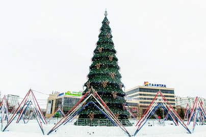 Уличная световая ель и елки «СКАЗКА» для улиц и площадей города с гирляндами из светодиодов